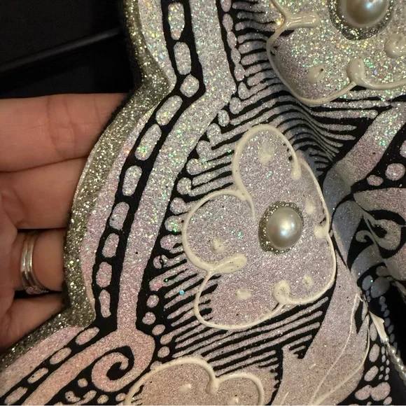 Fast Fashion of California Black 80s Inspired Embellished T-Shirt OS - Picture 6 of 11